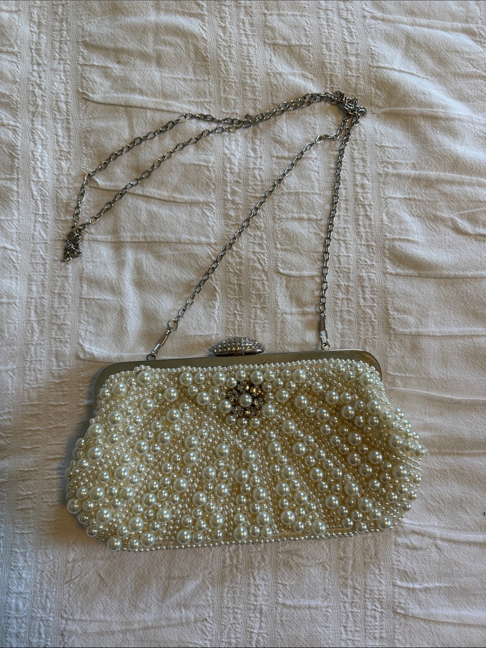 Pearl-Embellished Ivory Evening Clutch with Chain